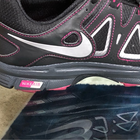 Nike Shoes - Picture 4 of 9